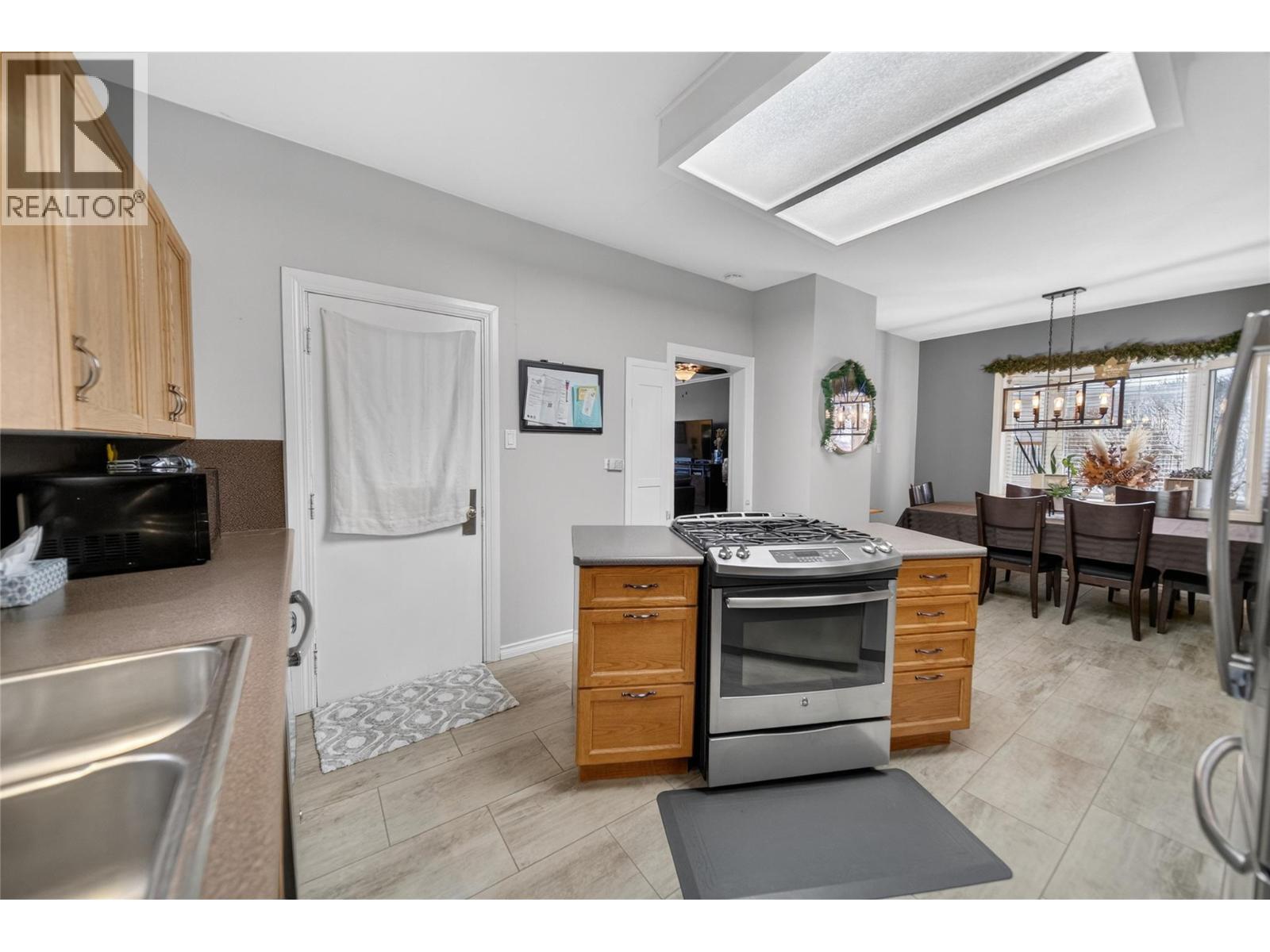 213 4th Avenue S, Cranbrook, British Columbia V1C 2E4 - Photo 9 - 10370647