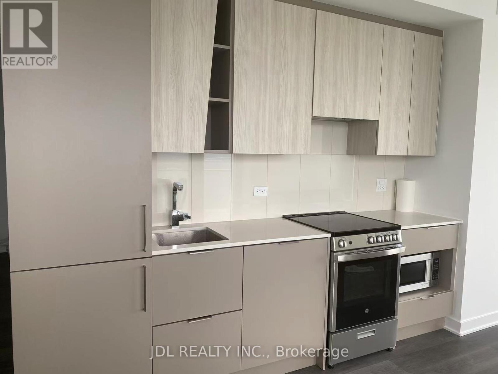 5609 - 3900 Confederation Parkway, Mississauga, Ontario  L5B 0M3 - Photo 6 - W12627068