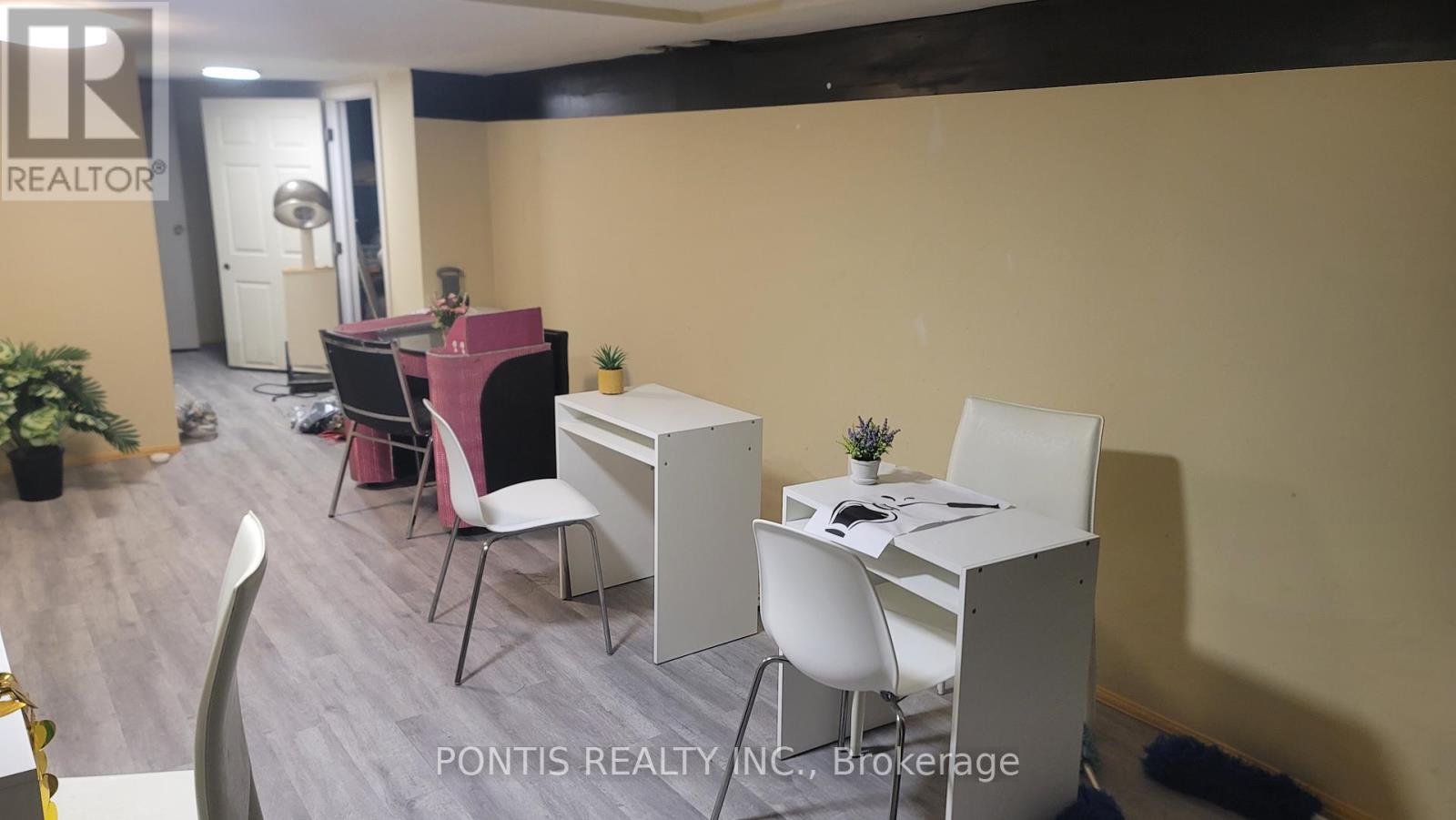 612 Lakeshore Road E, Mississauga, Ontario  L5G 1J4 - Photo 3 - W12627074