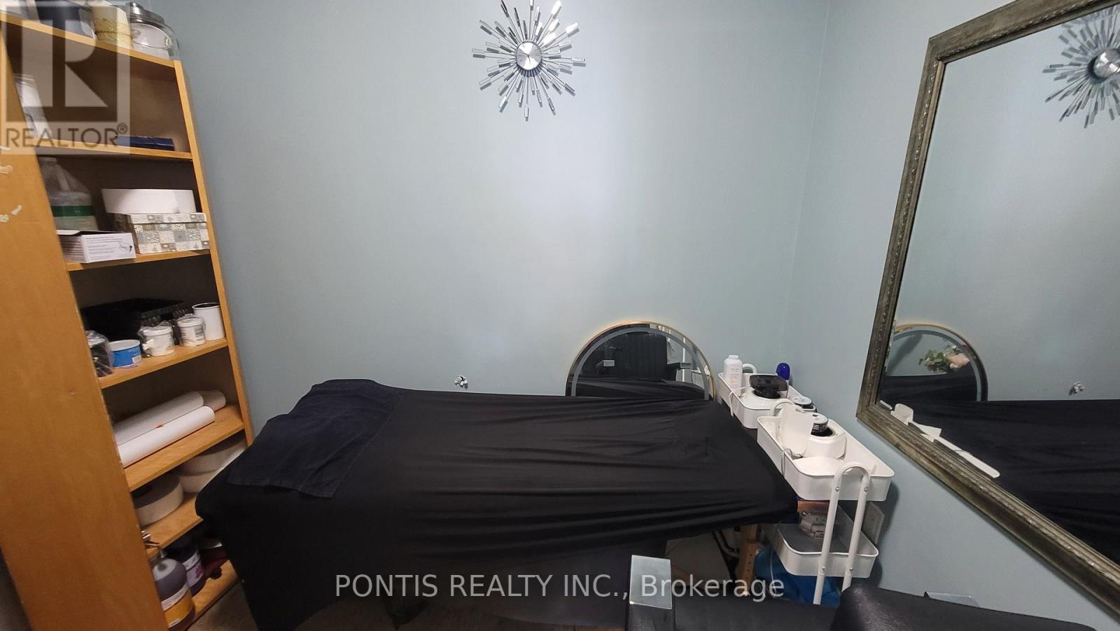 612 Lakeshore Road E, Mississauga, Ontario  L5G 1J4 - Photo 4 - W12627074