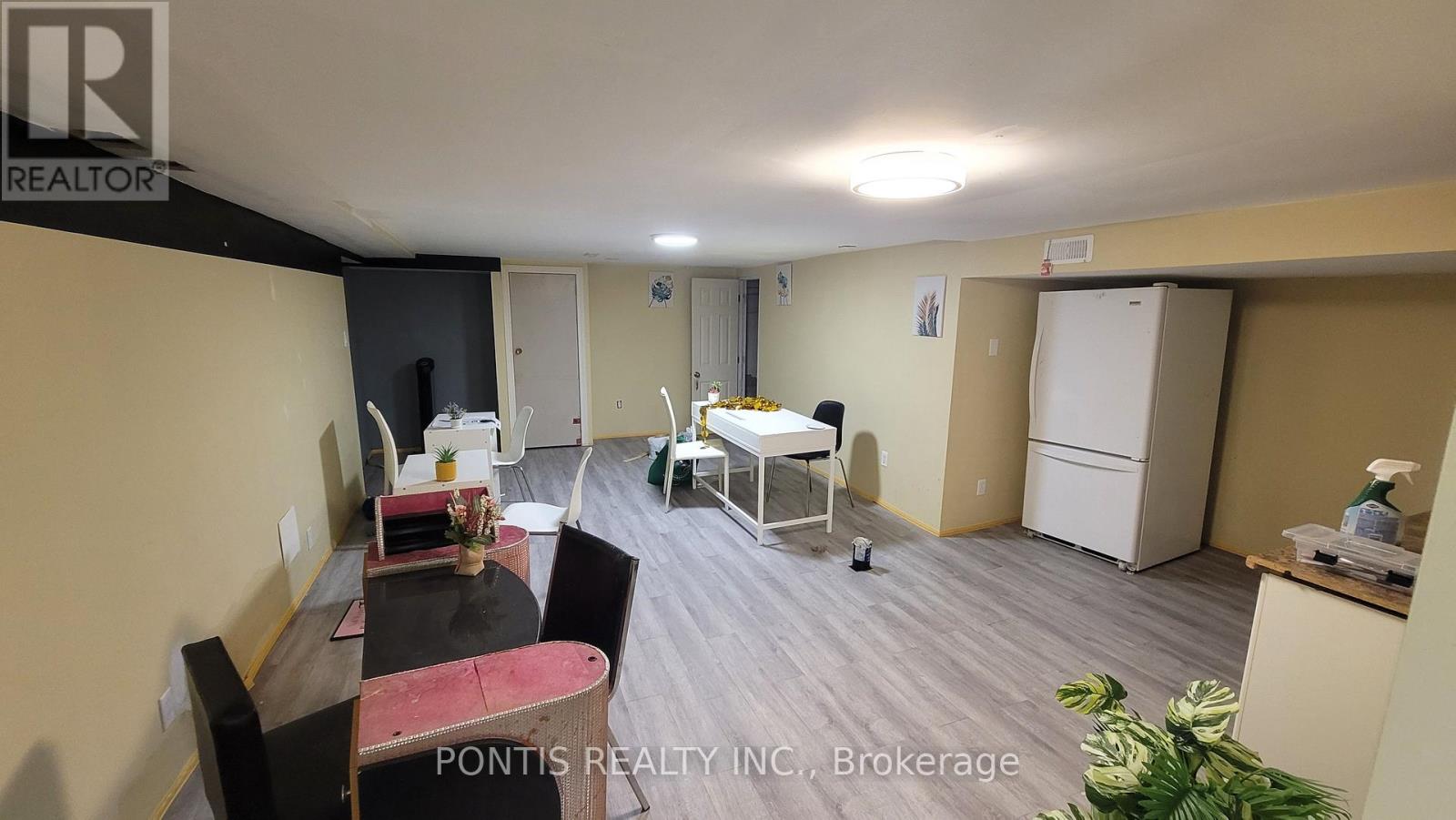 612 Lakeshore Road E, Mississauga, Ontario  L5G 1J4 - Photo 5 - W12627074