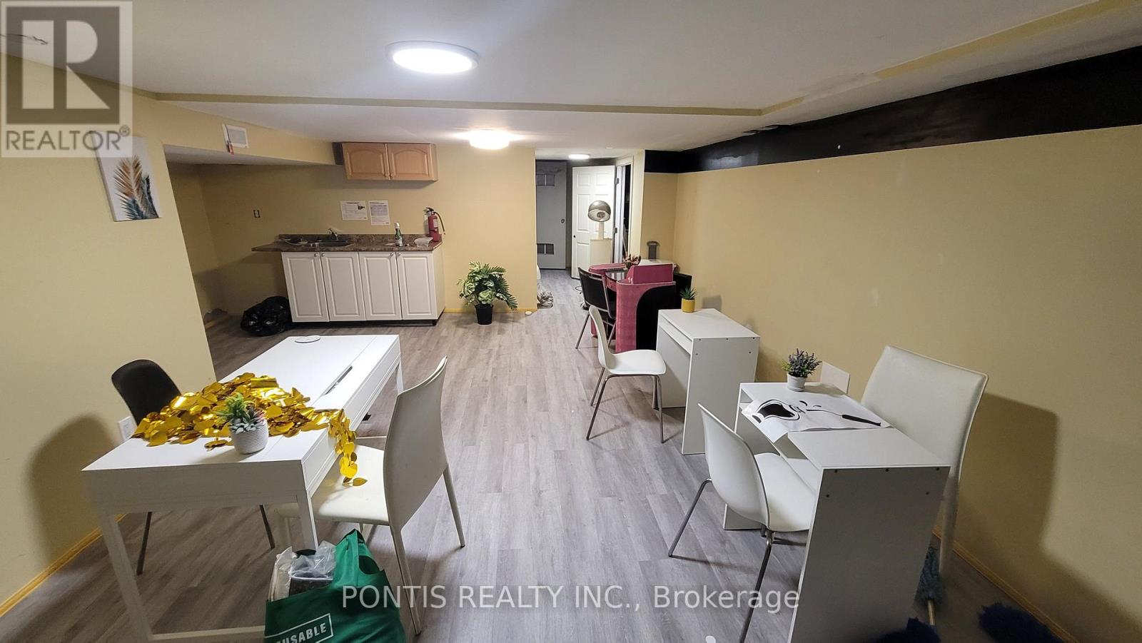 612 Lakeshore Road E, Mississauga, Ontario  L5G 1J4 - Photo 9 - W12627074