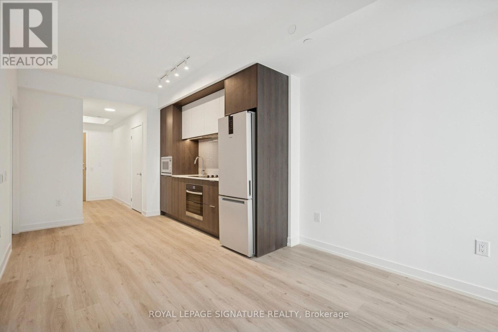 3012 - 395 Square One Drive, Mississauga, Ontario  L5B 0P6 - Photo 11 - W12627098