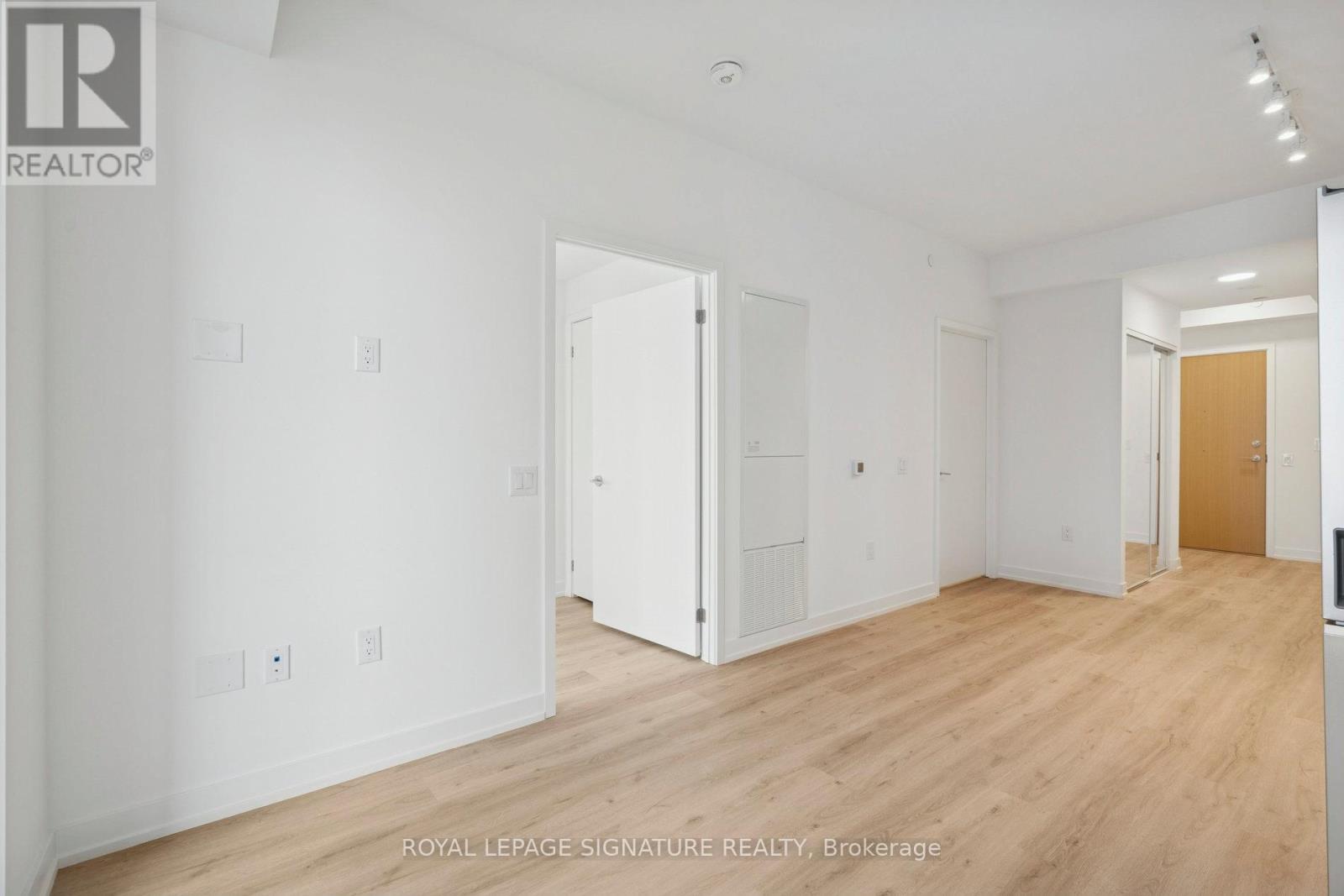 3012 - 395 Square One Drive, Mississauga, Ontario  L5B 0P6 - Photo 12 - W12627098