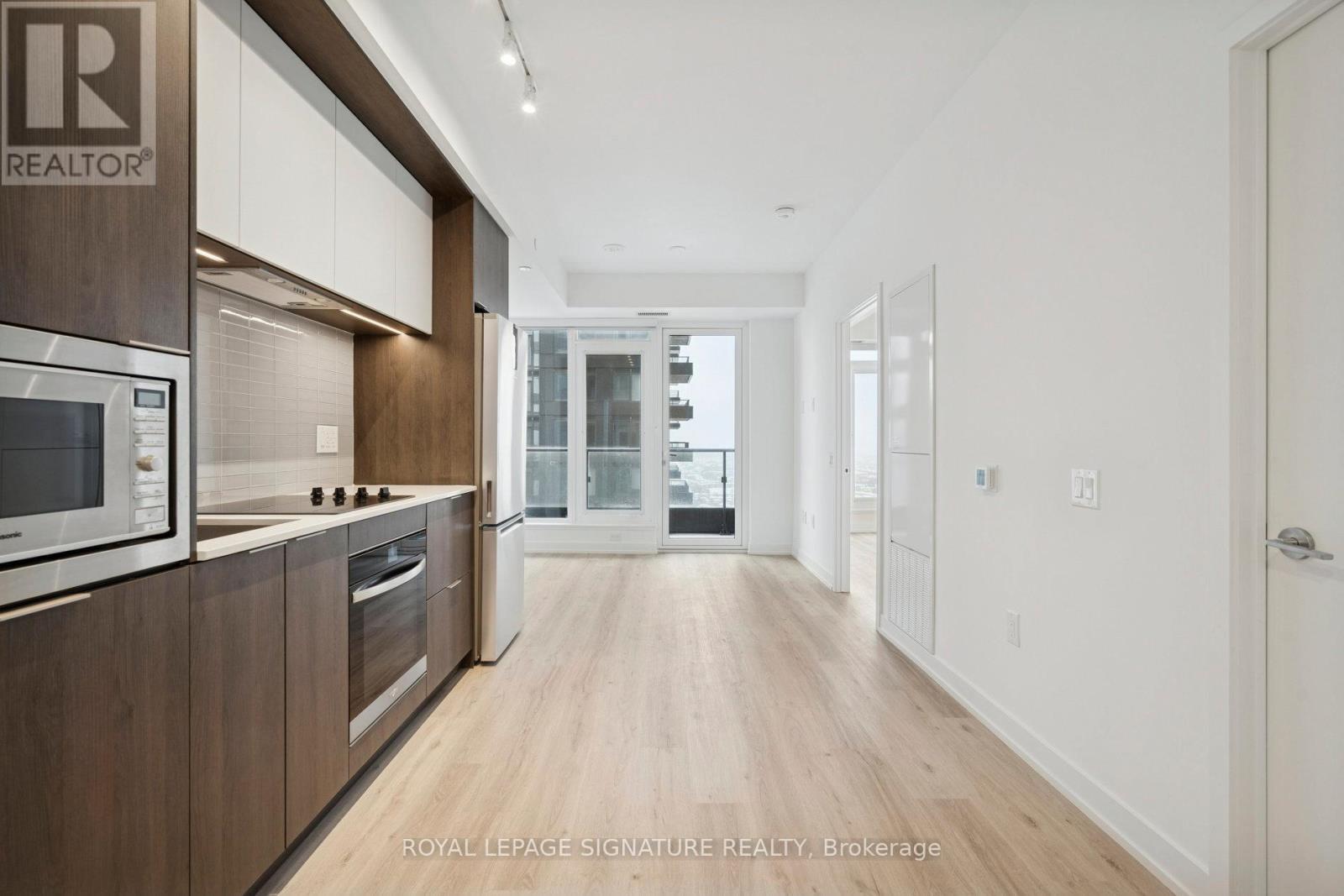 3012 - 395 Square One Drive, Mississauga, Ontario  L5B 0P6 - Photo 2 - W12627098