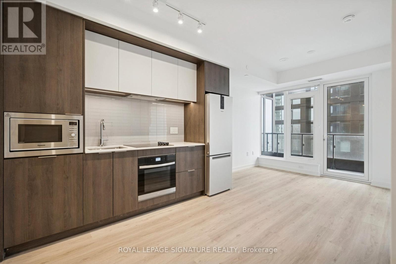 3012 - 395 Square One Drive, Mississauga, Ontario  L5B 0P6 - Photo 3 - W12627098