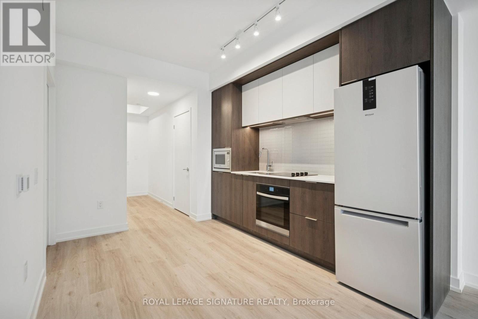 3012 - 395 Square One Drive, Mississauga, Ontario  L5B 0P6 - Photo 5 - W12627098