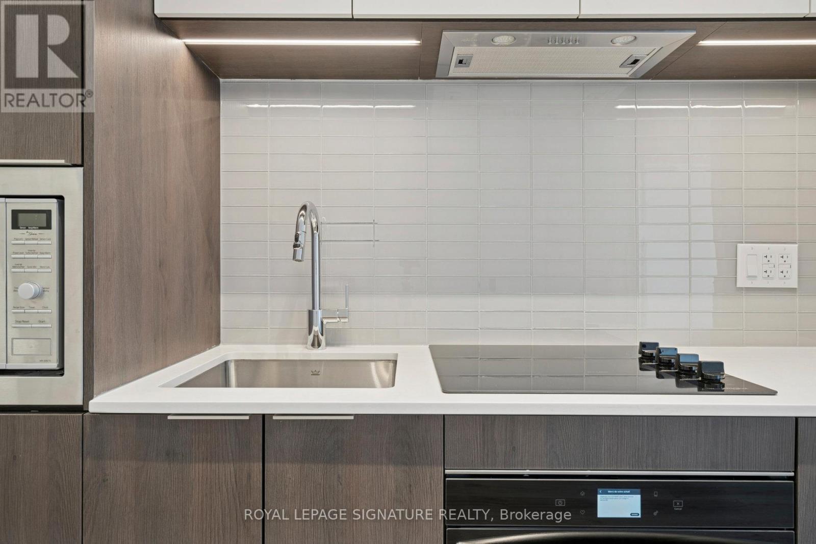 3012 - 395 Square One Drive, Mississauga, Ontario  L5B 0P6 - Photo 6 - W12627098