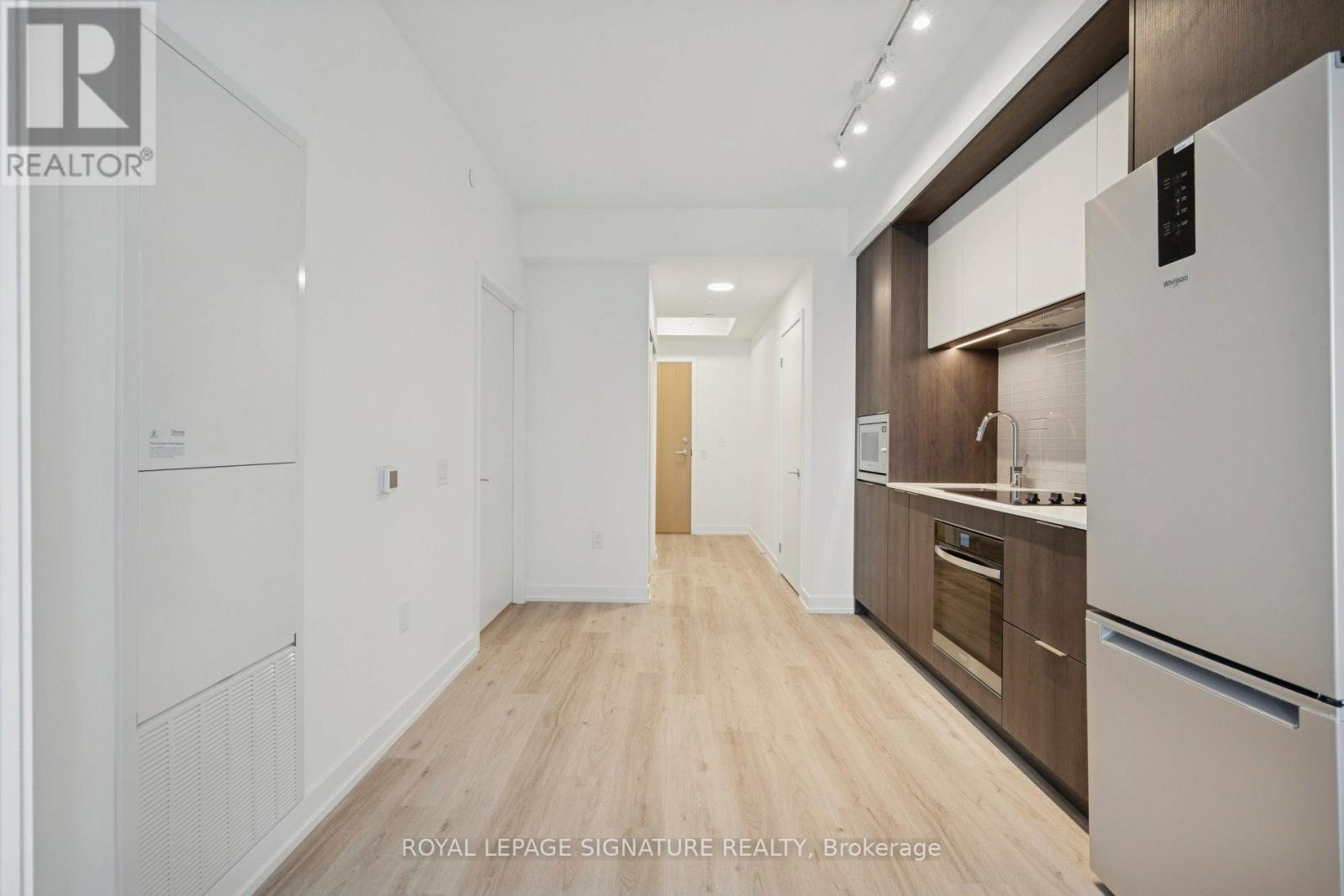 3012 - 395 Square One Drive, Mississauga, Ontario  L5B 0P6 - Photo 7 - W12627098