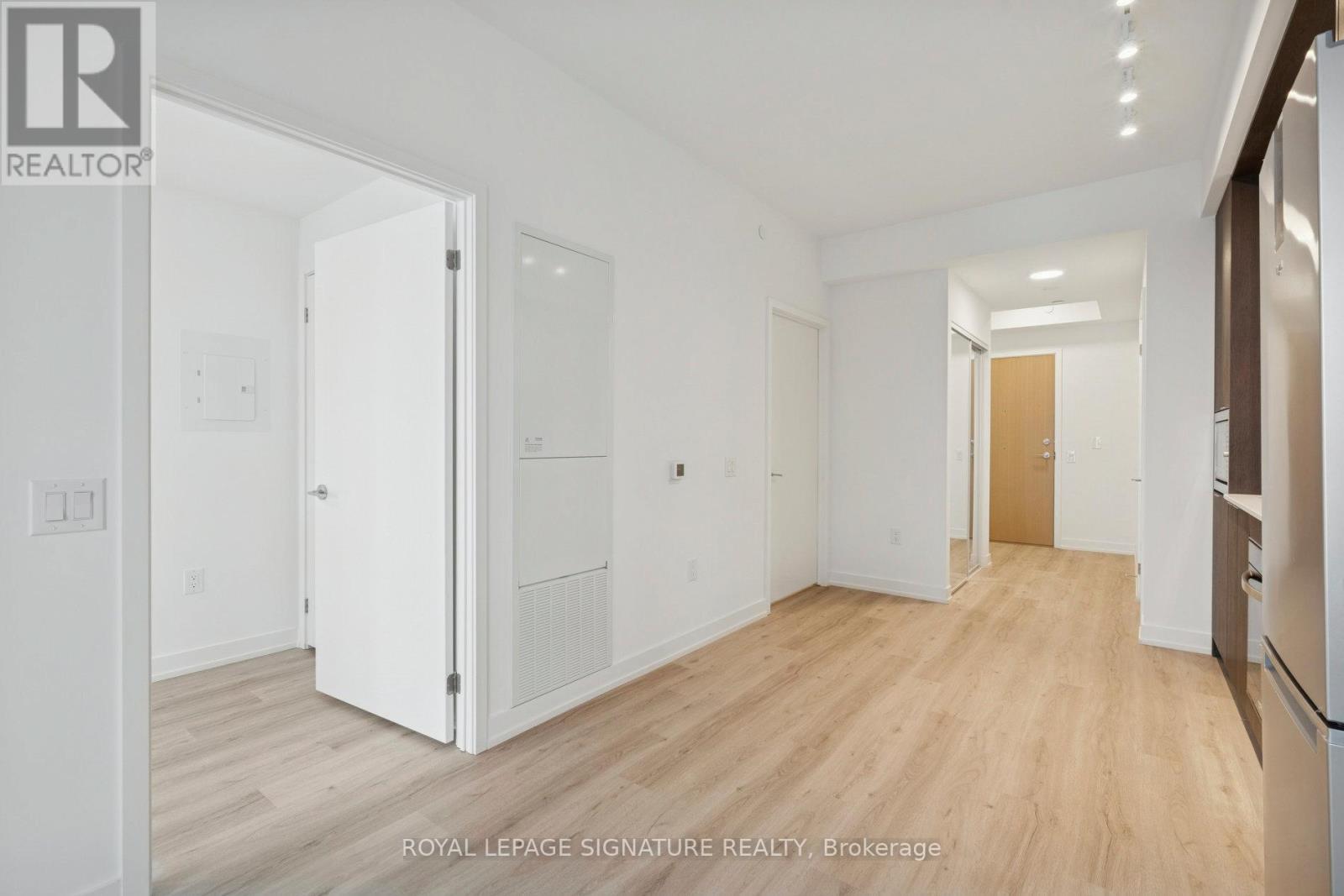 3012 - 395 Square One Drive, Mississauga, Ontario  L5B 0P6 - Photo 8 - W12627098