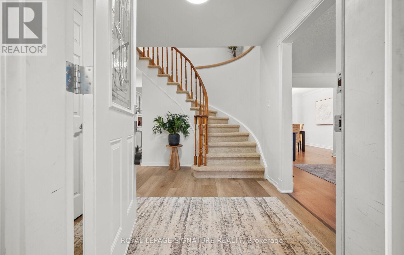 2035 Folkway Drive, Mississauga (Erin Mills), Ontario  L5L 3G3 - Photo 3 - W12627126