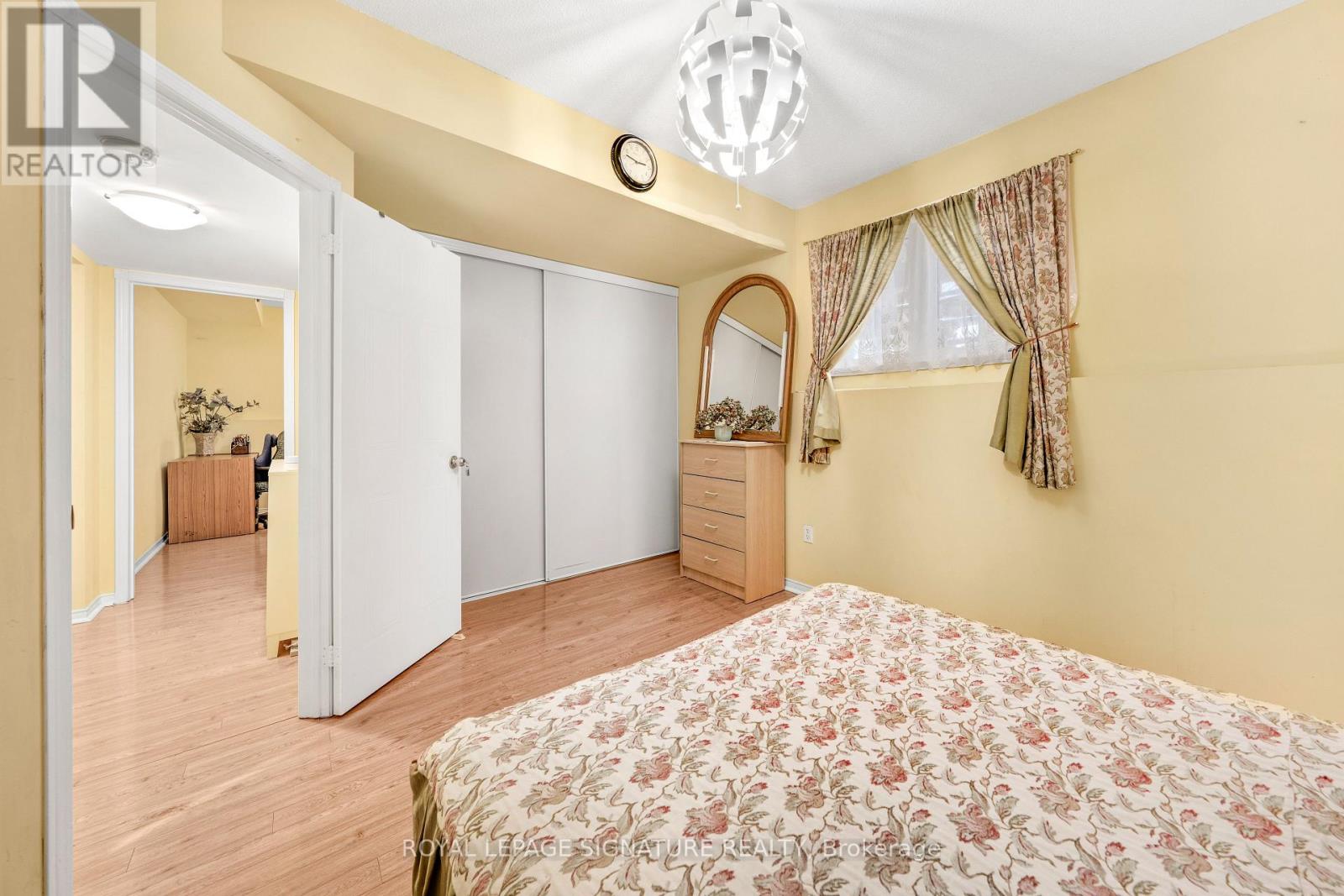 687 Twain Avenue, Mississauga, Ontario  L5W 1K7 - Photo 33 - W12627186