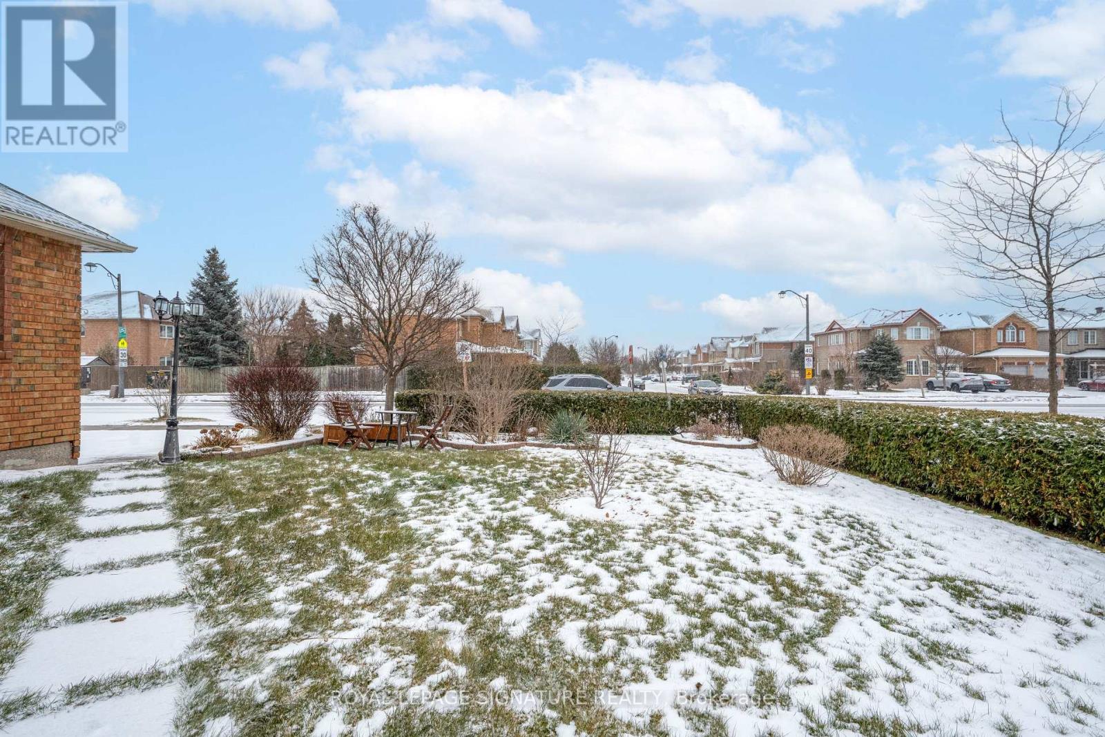 687 Twain Avenue, Mississauga, Ontario  L5W 1K7 - Photo 39 - W12627186