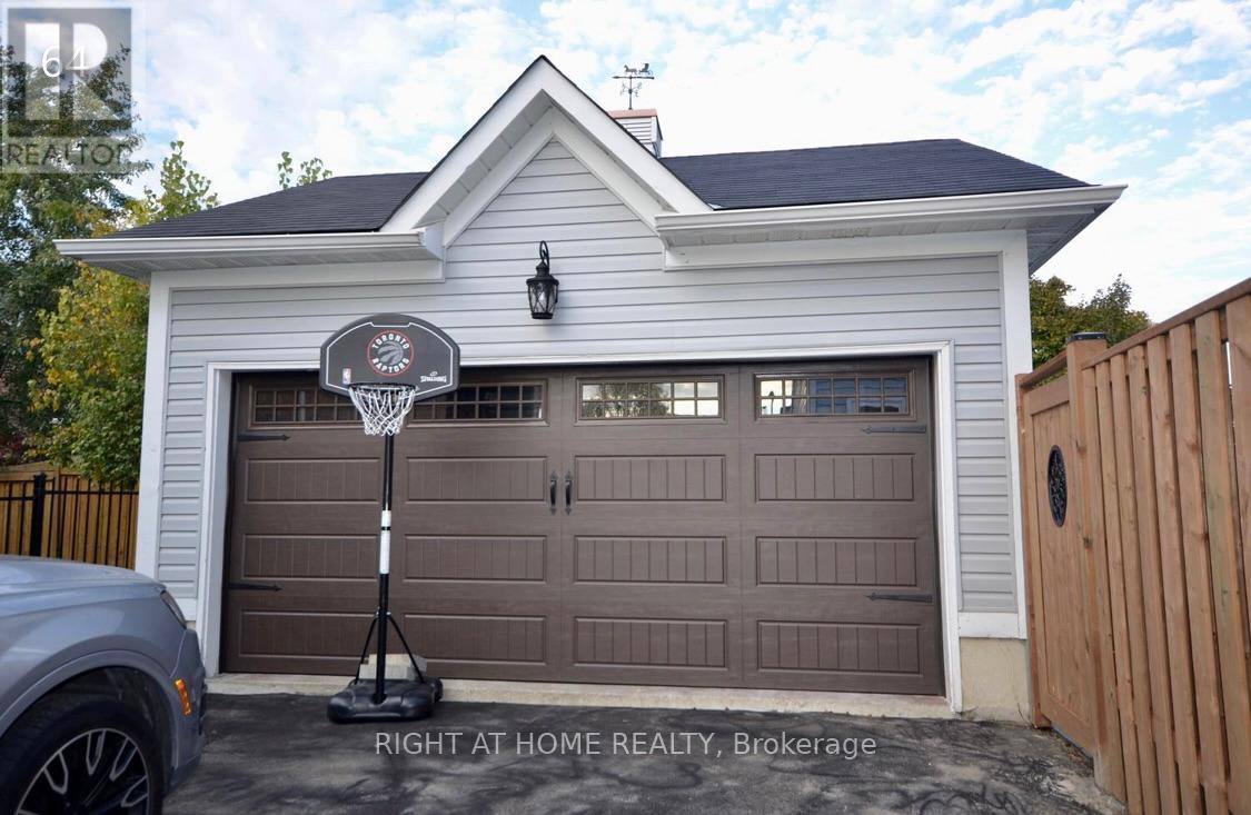 7009 Lessard Lane, Mississauga, Ontario  L5W 1A4 - Photo 10 - W12627190