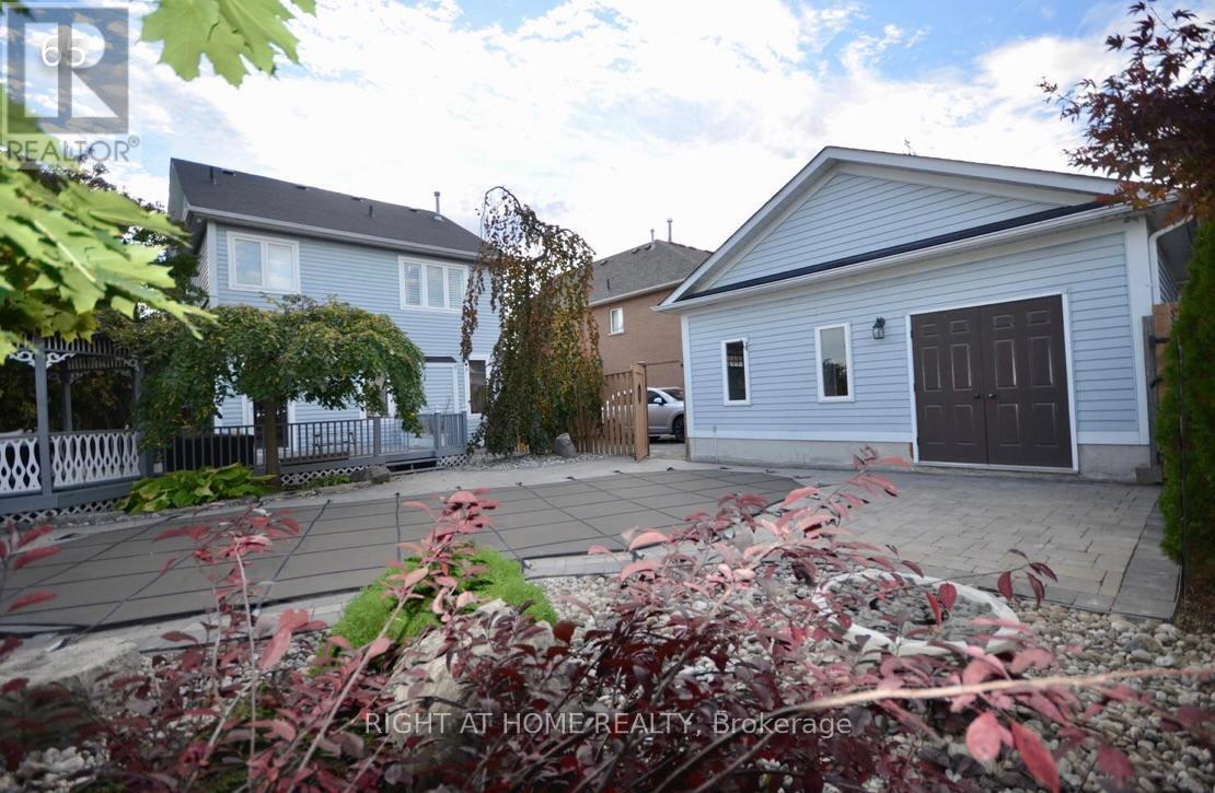 7009 Lessard Lane, Mississauga, Ontario  L5W 1A4 - Photo 11 - W12627190