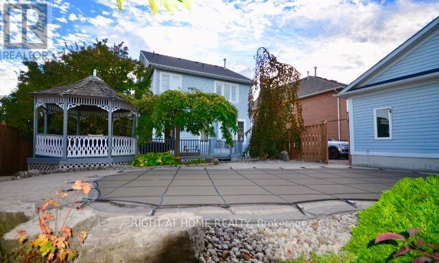 7009 Lessard Lane, Mississauga, Ontario  L5W 1A4 - Photo 3 - W12627190