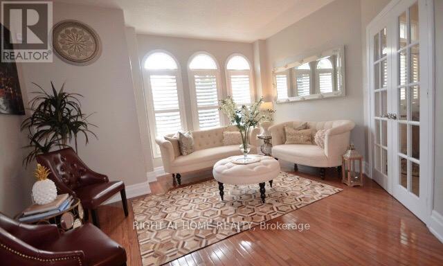 7009 Lessard Lane, Mississauga, Ontario  L5W 1A4 - Photo 4 - W12627190