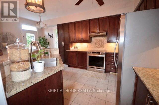 7009 Lessard Lane, Mississauga, Ontario  L5W 1A4 - Photo 8 - W12627190