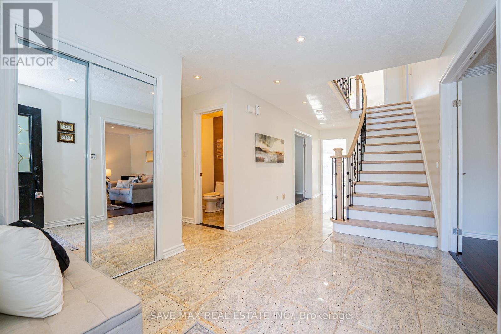 3068 Prentiss Road, Mississauga (Erin Mills), Ontario  L5L 3W6 - Photo 4 - W12627192