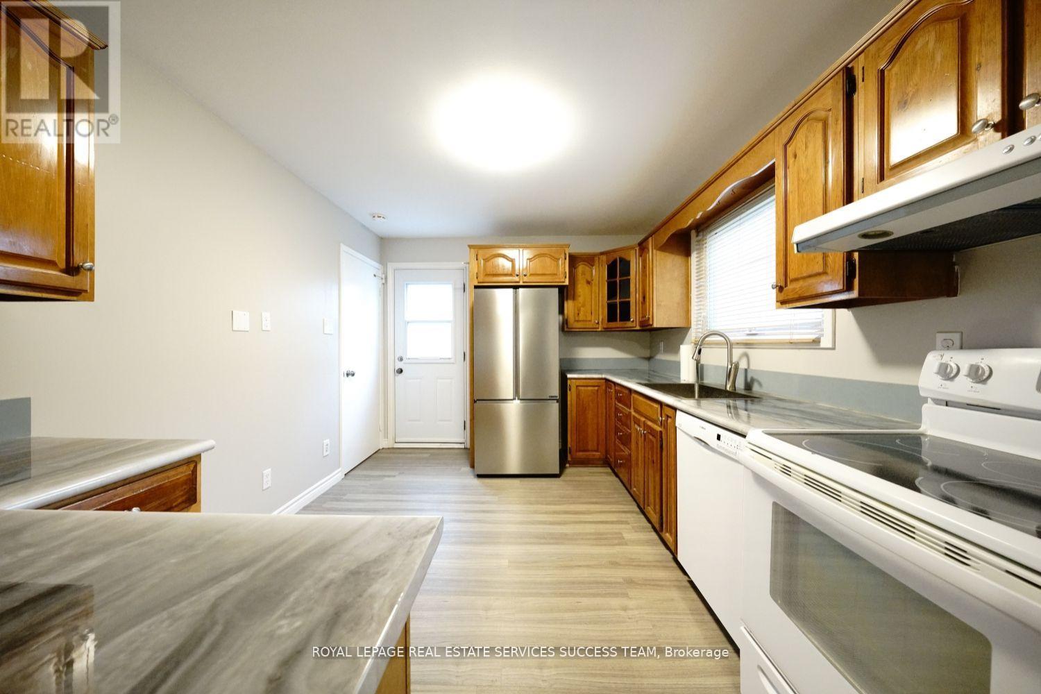 1355 Odessa Crescent, Oakville, Ontario  L6H 1R9 - Photo 11 - W12627208