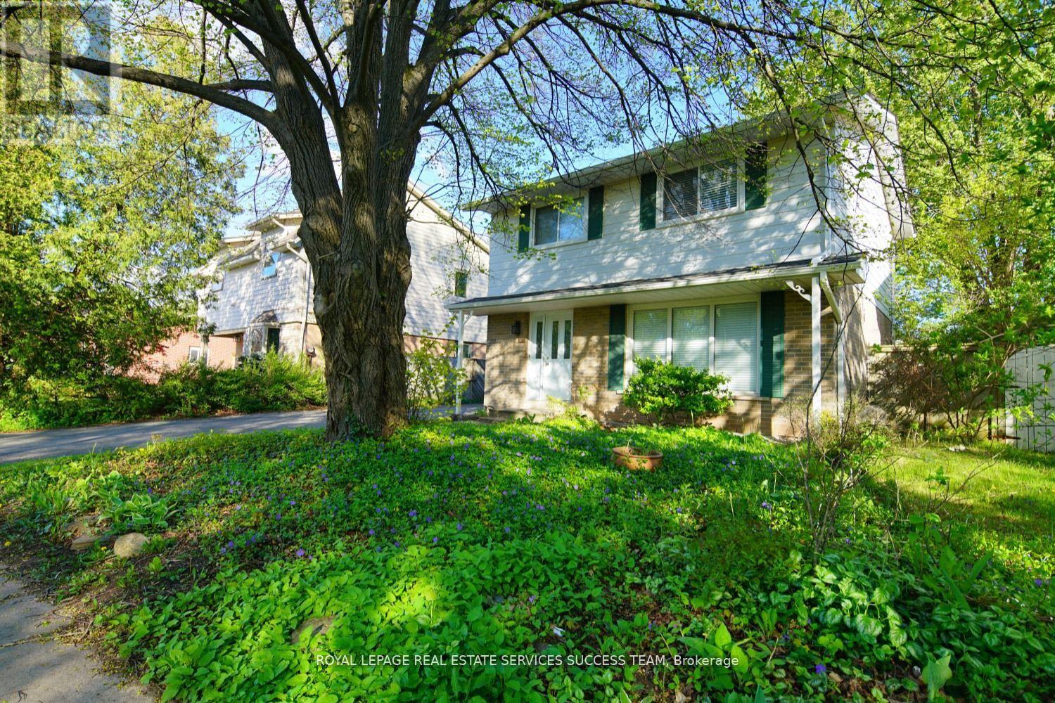 1355 Odessa Crescent, Oakville, Ontario  L6H 1R9 - Photo 2 - W12627208