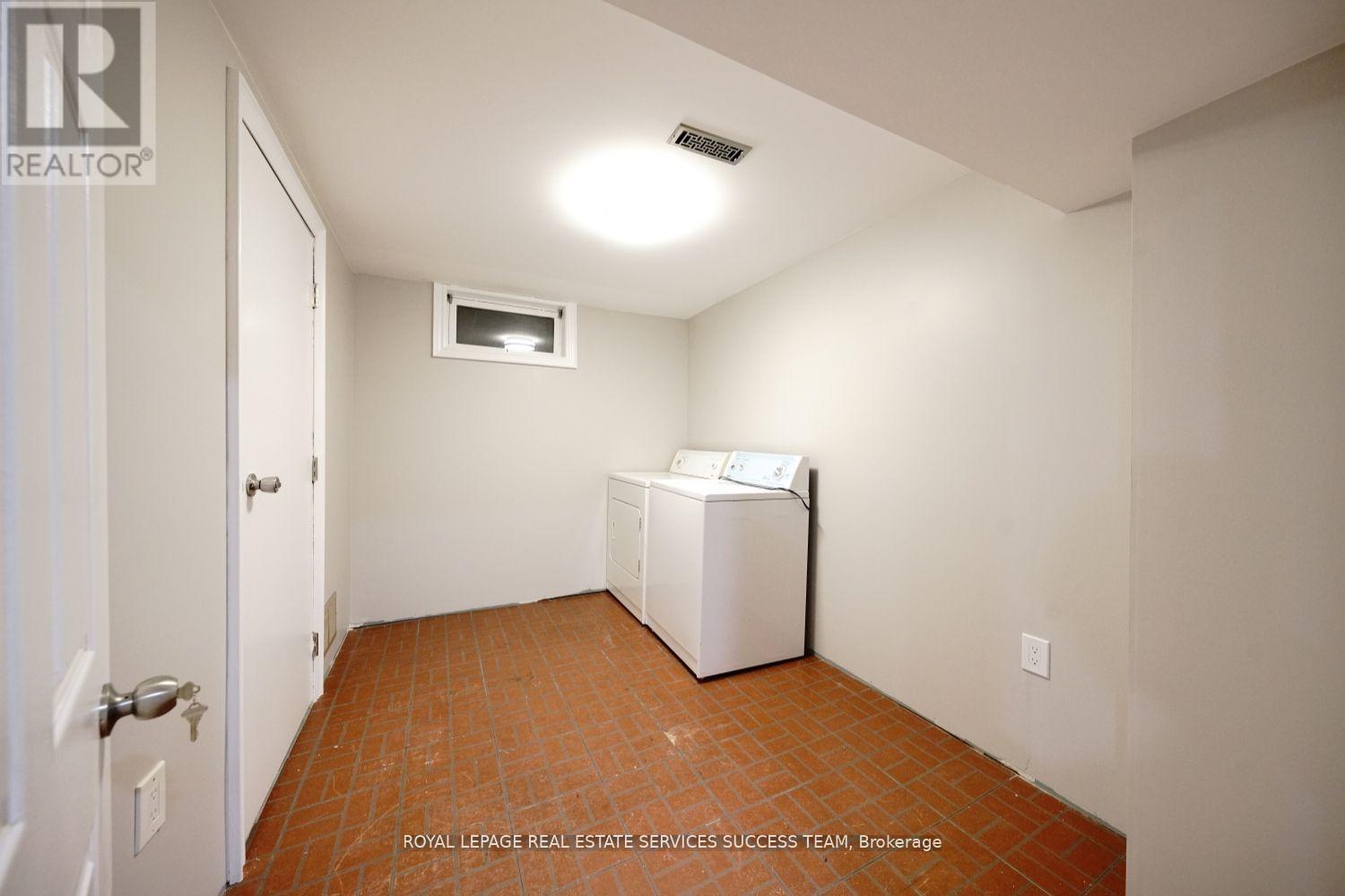 1355 Odessa Crescent, Oakville, Ontario  L6H 1R9 - Photo 25 - W12627208