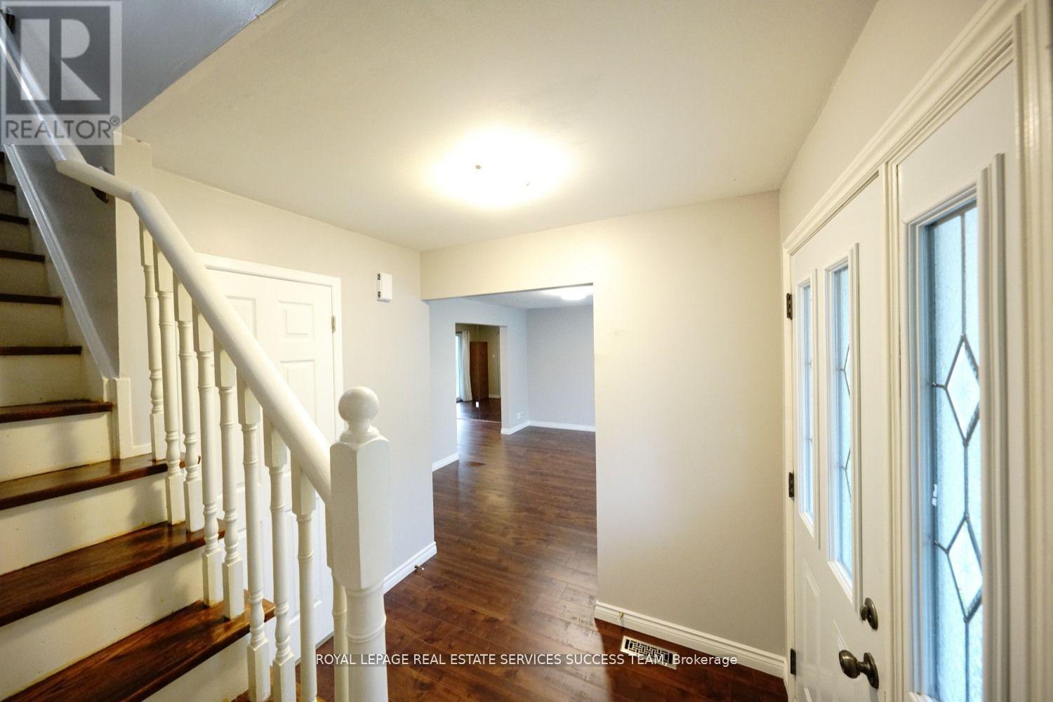 1355 Odessa Crescent, Oakville, Ontario  L6H 1R9 - Photo 5 - W12627208