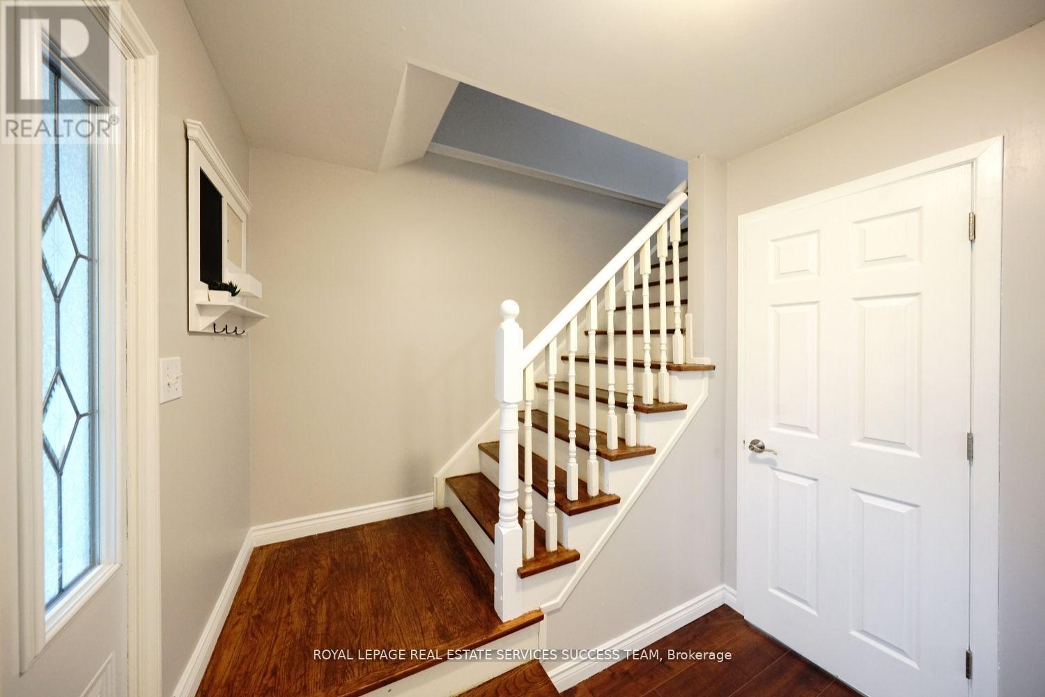 1355 Odessa Crescent, Oakville, Ontario  L6H 1R9 - Photo 7 - W12627208