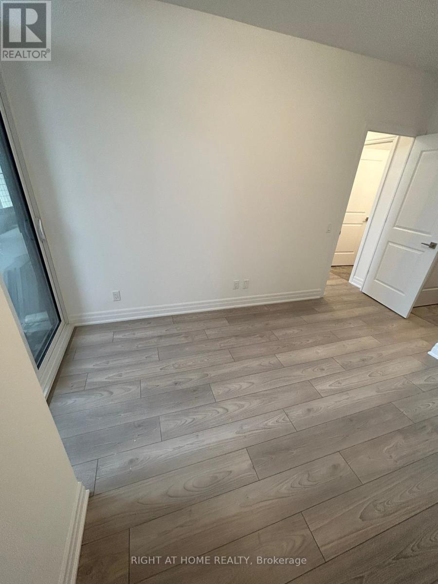 202 - 36 Elm Drive, Mississauga, Ontario  L5B 0N3 - Photo 11 - W12627234