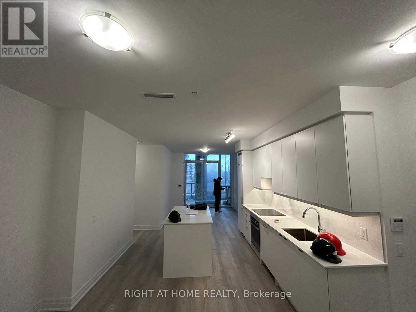 202 - 36 Elm Drive, Mississauga, Ontario  L5B 0N3 - Photo 6 - W12627234