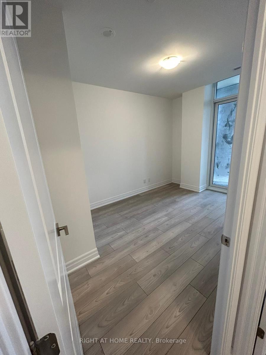 202 - 36 Elm Drive, Mississauga, Ontario  L5B 0N3 - Photo 8 - W12627234