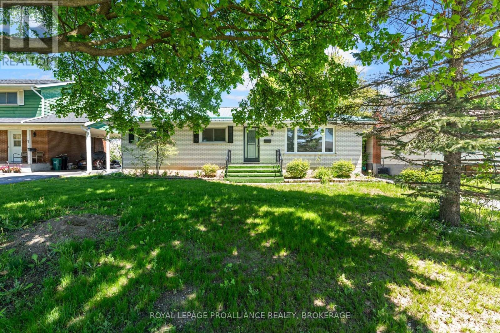 5 ARMOUR CRESCENT, Quinte West, Ontario