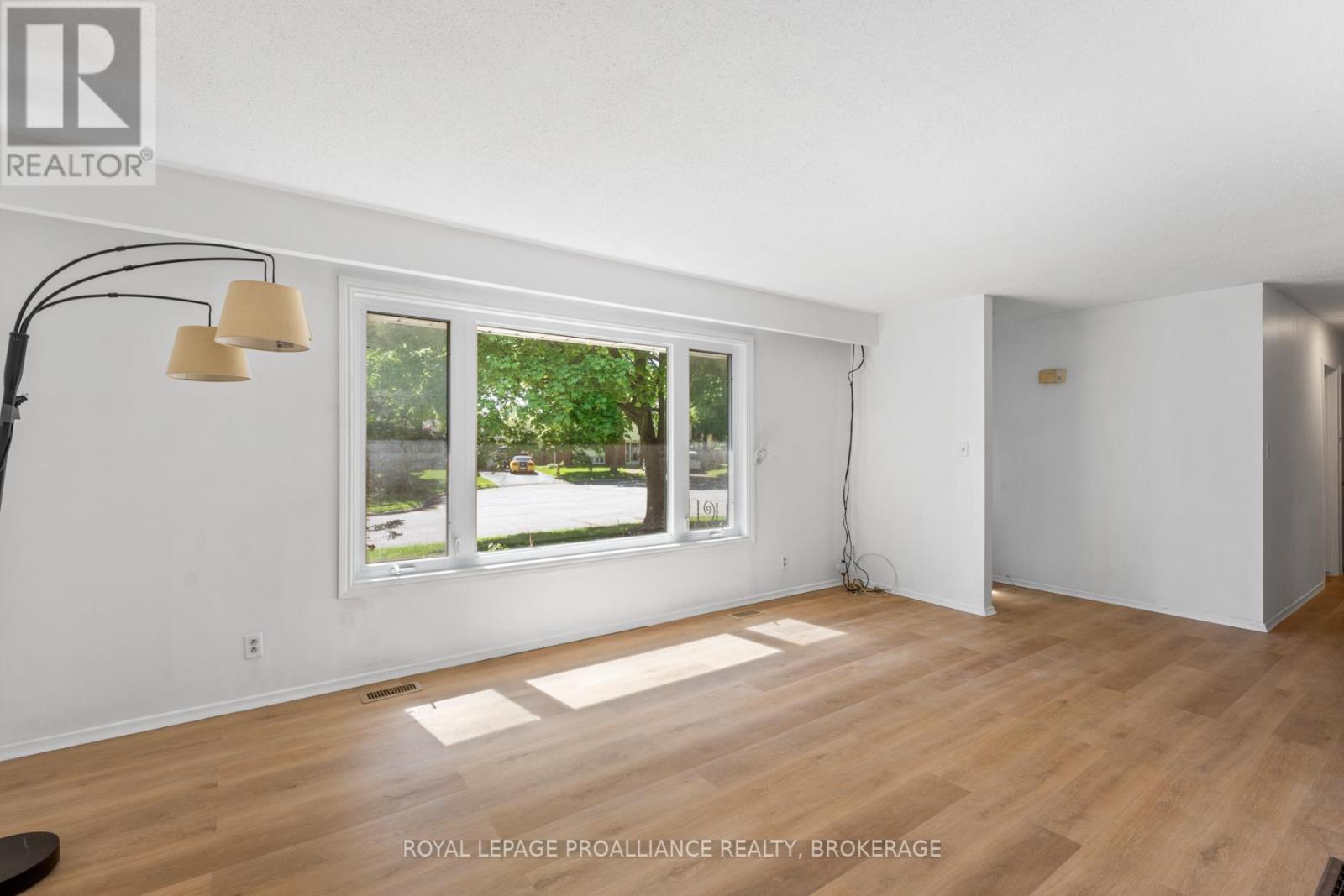 5 Armour Crescent, Quinte West, Ontario  K8V 2V9 - Photo 6 - X12627318