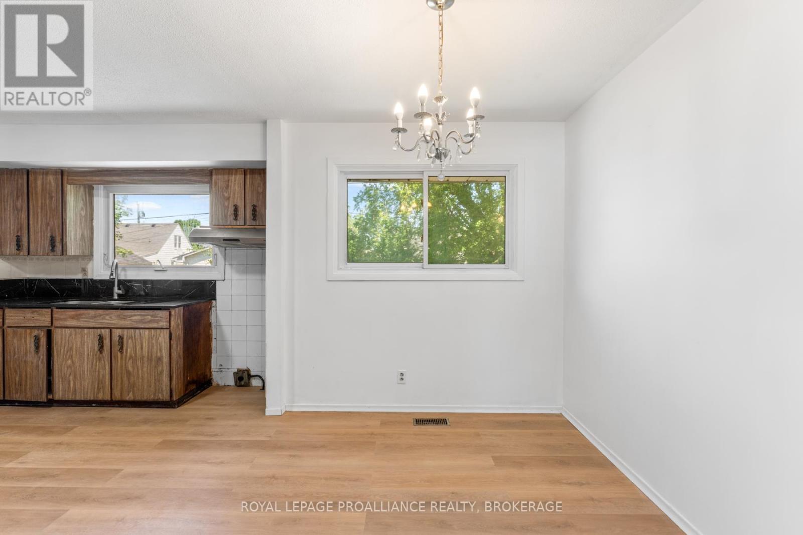 5 Armour Crescent, Quinte West, Ontario  K8V 2V9 - Photo 8 - X12627318