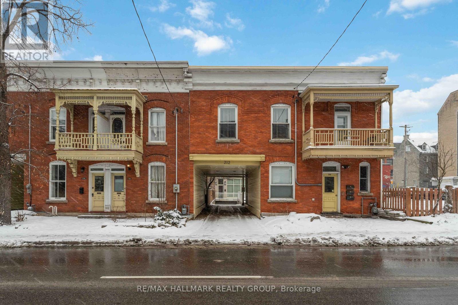 15 - 202 St. Patrick Street, Ottawa, Ontario K1N 5K3 - Photo 2 - X12627292