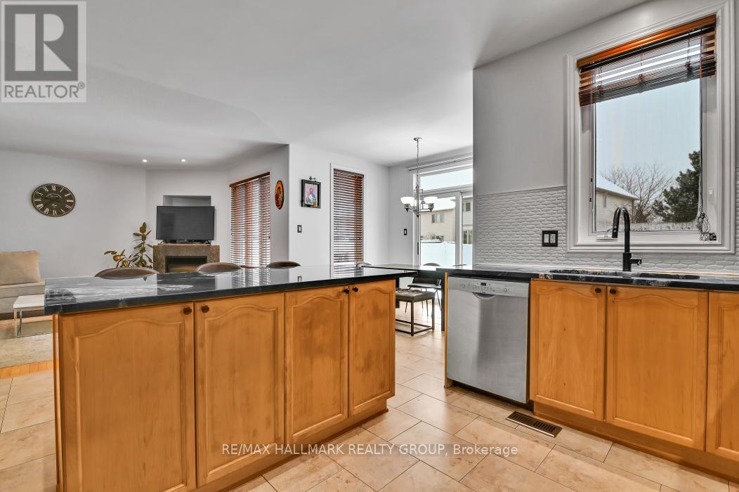 702 Mud Creek Crescent, Ottawa, Ontario  K1V 1W3 - Photo 13 - X12627342