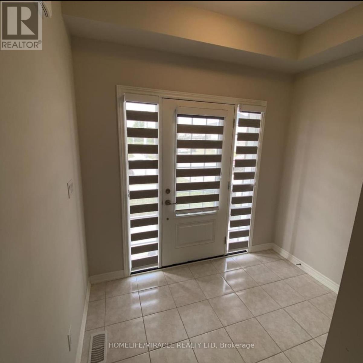 57 Sycamore Street, Welland, Ontario  L3C 0H8 - Photo 3 - X12627138