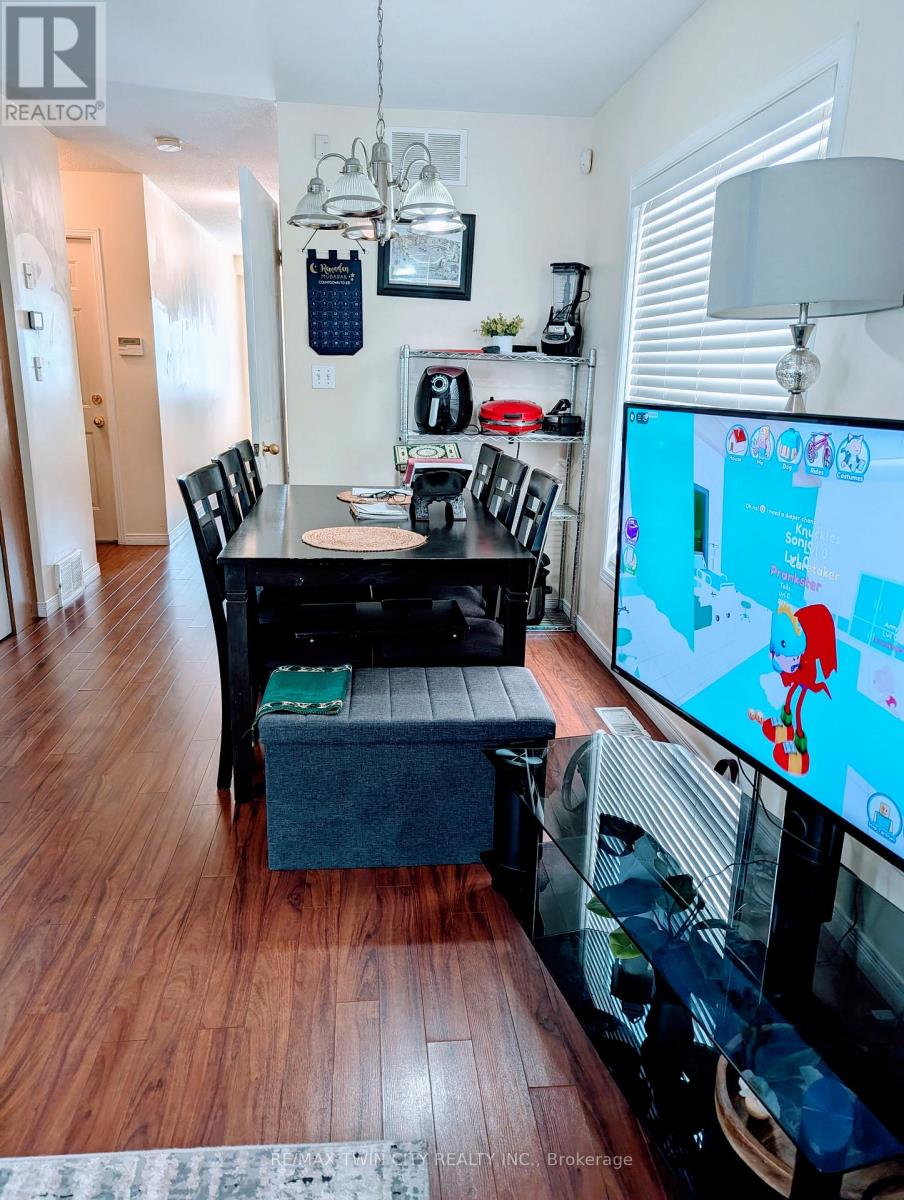 520 Chablis Drive, Waterloo, Ontario  N2T 2X9 - Photo 10 - X12627206