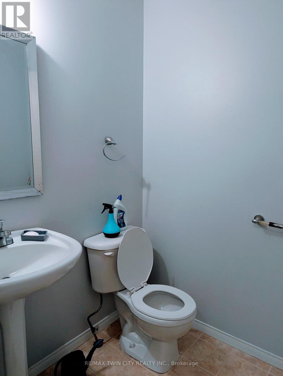 520 Chablis Drive, Waterloo, Ontario  N2T 2X9 - Photo 11 - X12627206