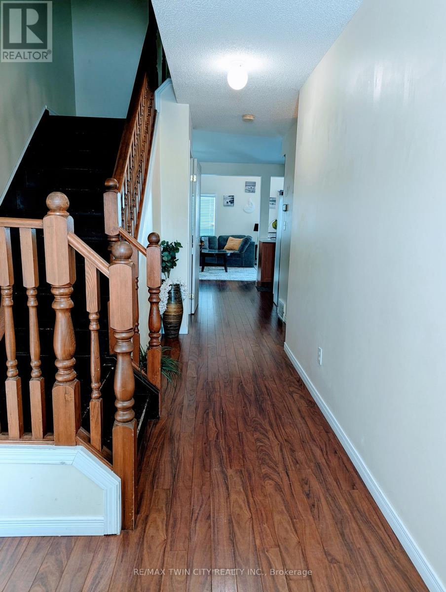 520 Chablis Drive, Waterloo, Ontario  N2T 2X9 - Photo 2 - X12627206