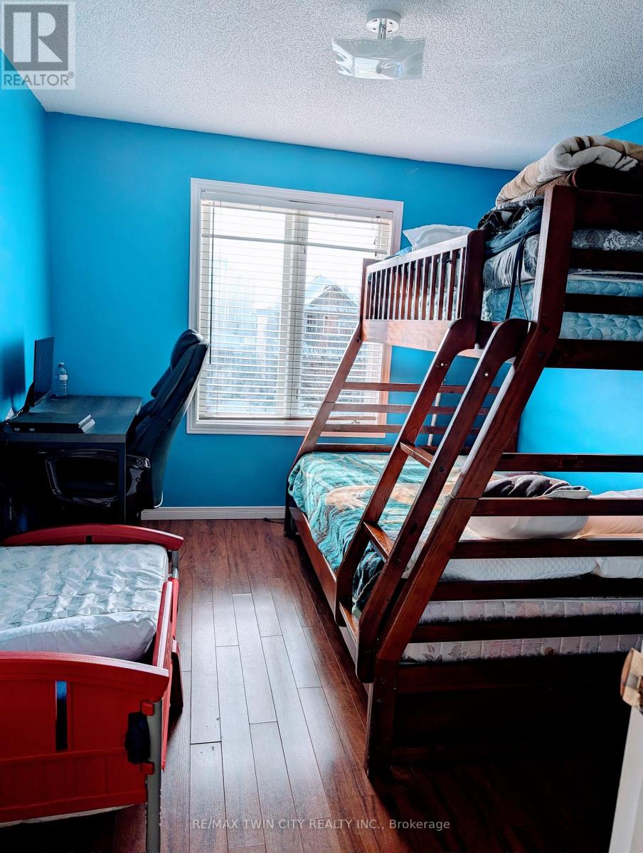 520 Chablis Drive, Waterloo, Ontario  N2T 2X9 - Photo 24 - X12627206