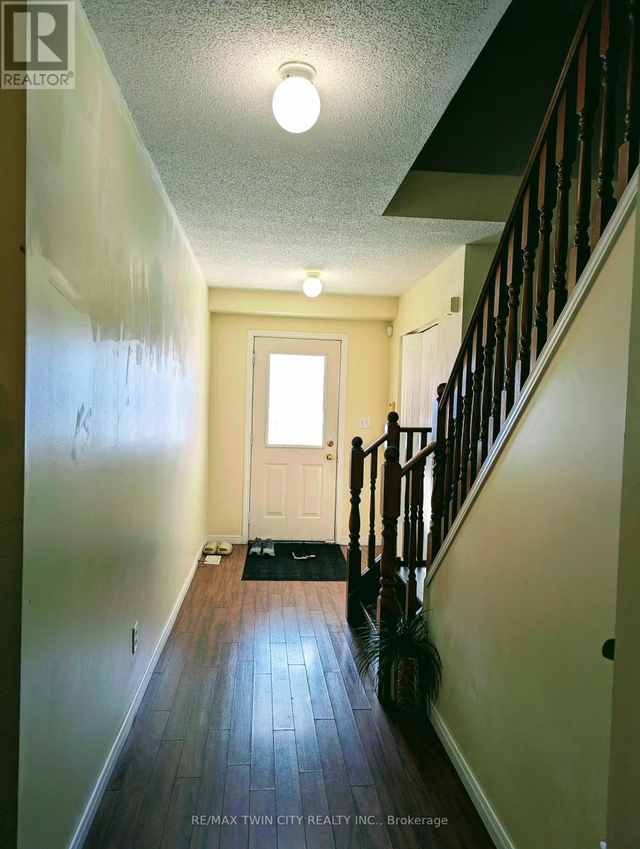 520 Chablis Drive, Waterloo, Ontario  N2T 2X9 - Photo 3 - X12627206