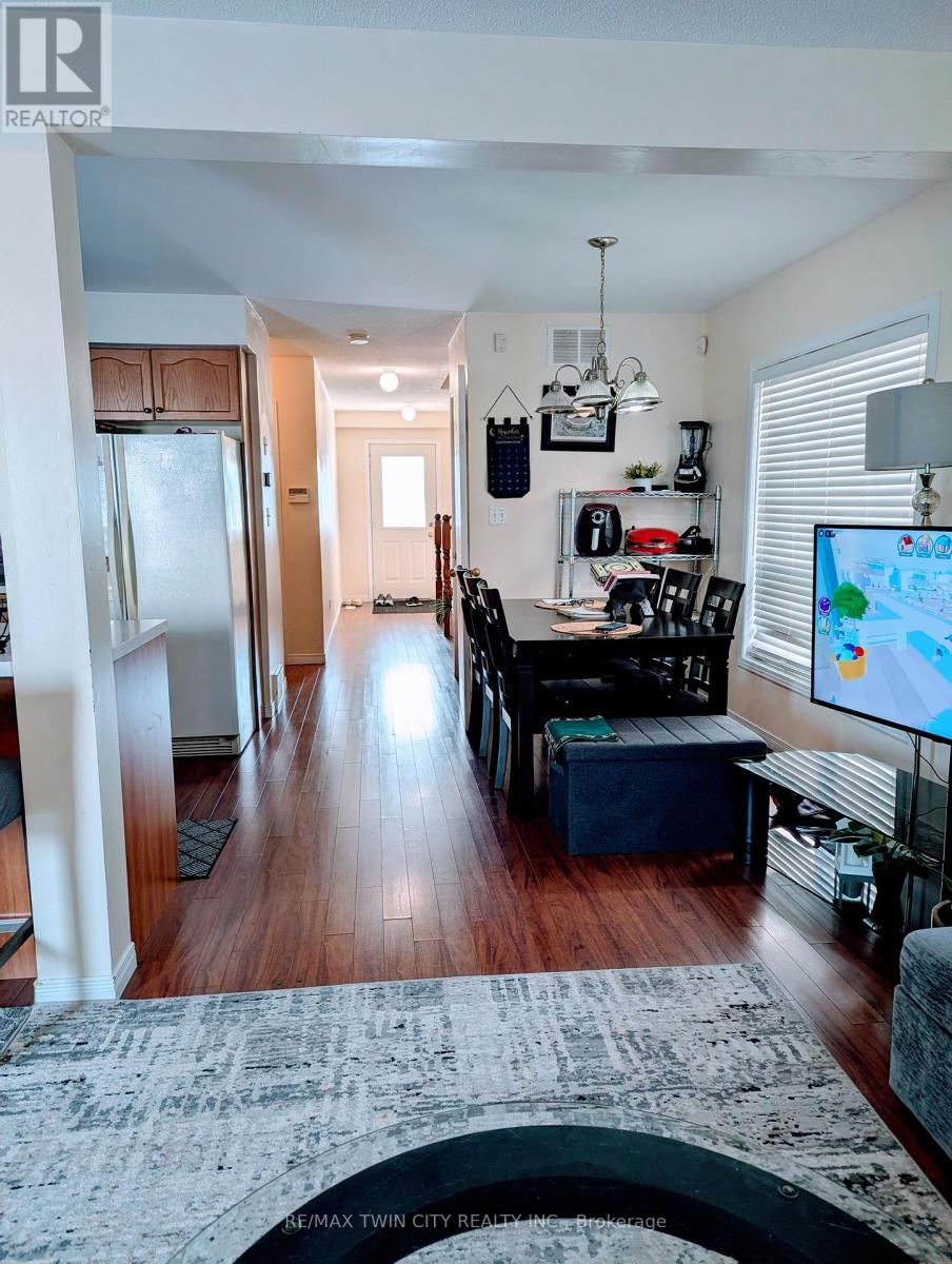 520 Chablis Drive, Waterloo, Ontario  N2T 2X9 - Photo 4 - X12627206