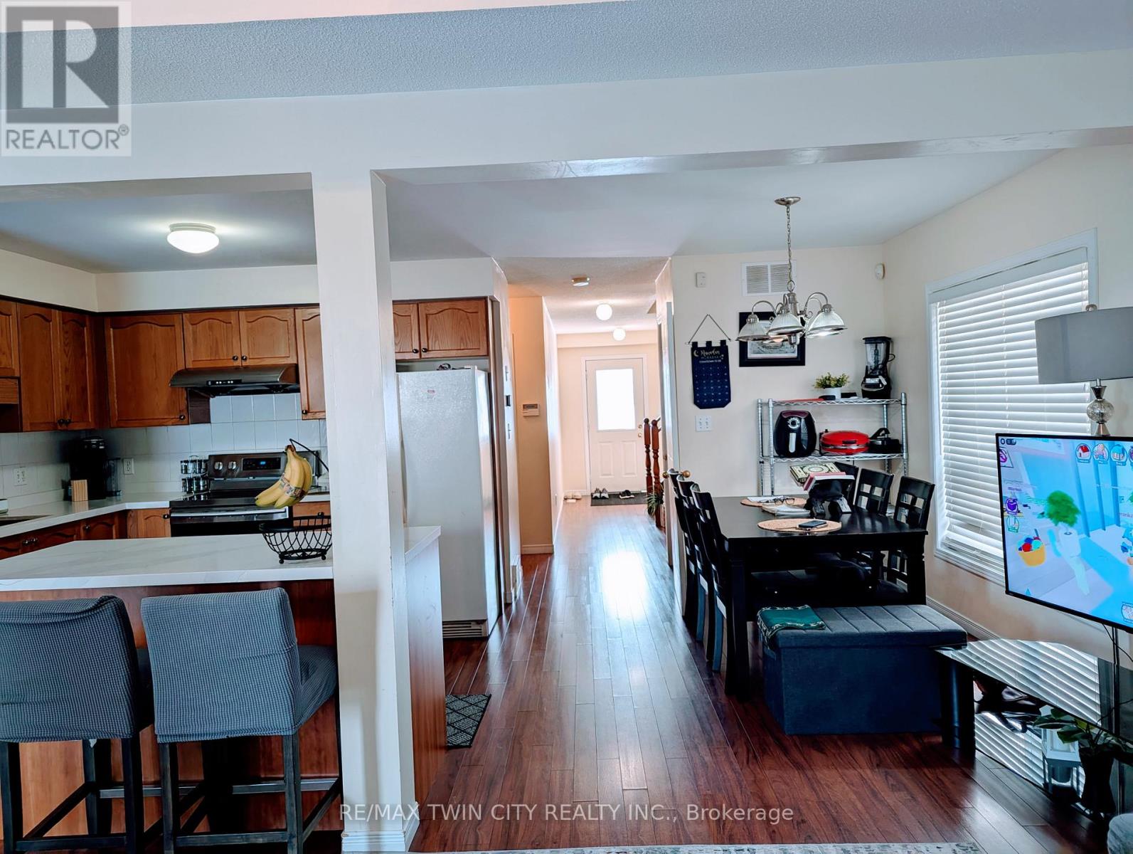 520 Chablis Drive, Waterloo, Ontario  N2T 2X9 - Photo 5 - X12627206