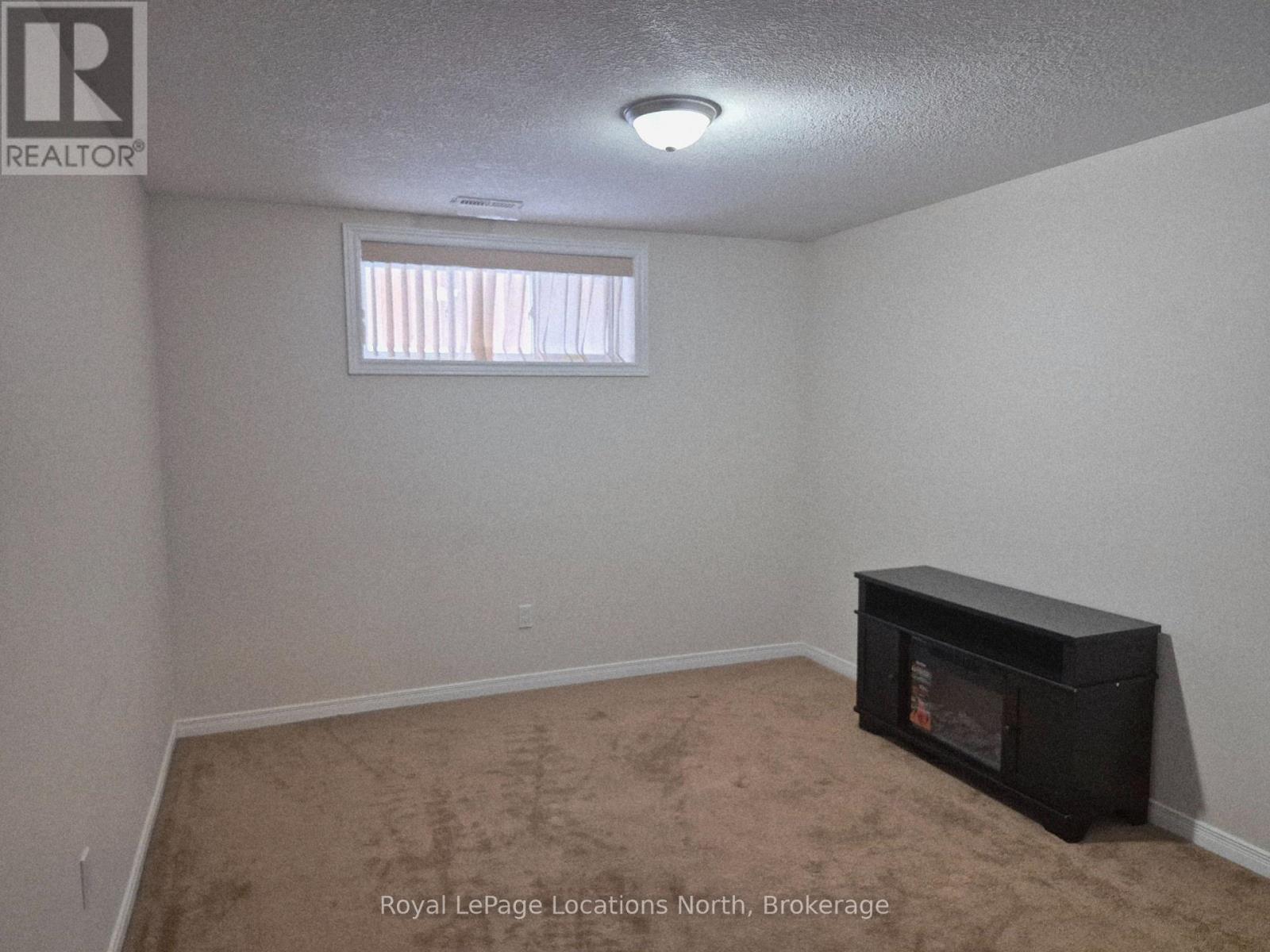 Entire Home - 27 Portland Street, Collingwood, Ontario  L9Y 0W9 - Photo 27 - S12593002