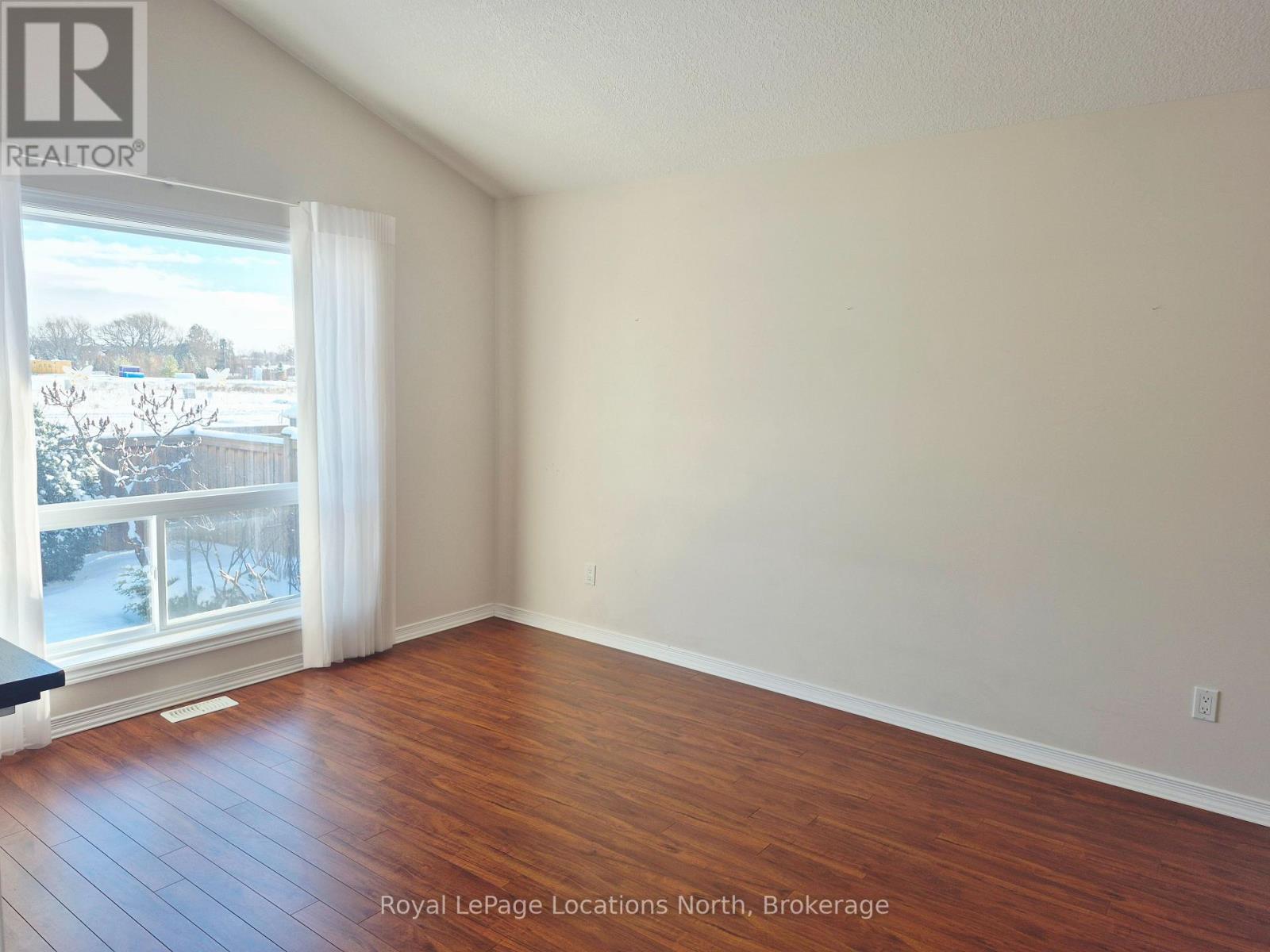 Entire Home - 27 Portland Street, Collingwood, Ontario  L9Y 0W9 - Photo 13 - S12593002