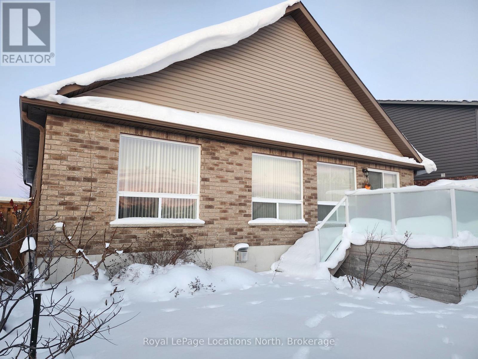 Entire Home - 27 Portland Street, Collingwood, Ontario  L9Y 0W9 - Photo 4 - S12593002