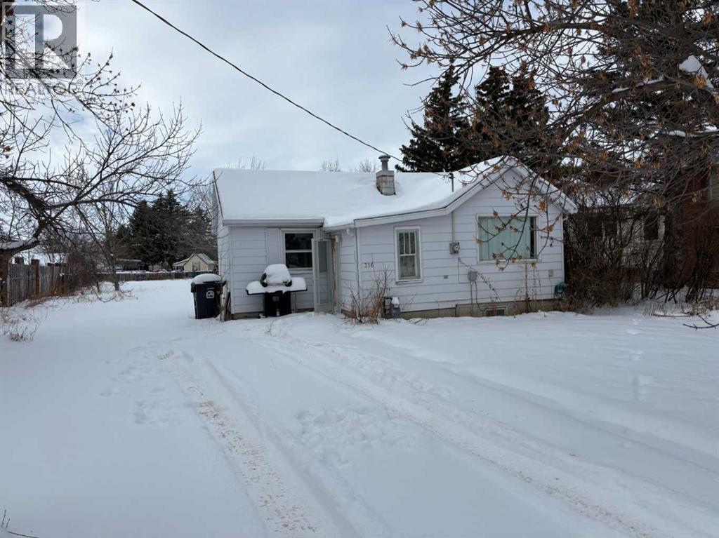316 Broadway Street N, Raymond, Alberta  T0K 2S0 - Photo 2 - A2273582
