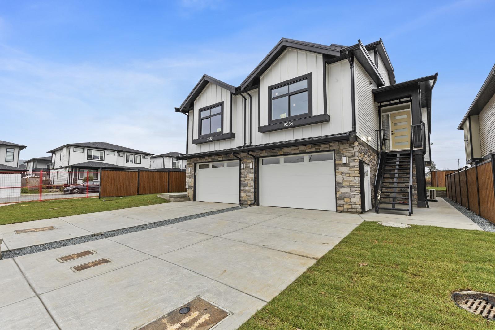 8588 Dunbar Way, Mission, British Columbia  V4S 0A7 - Photo 1 - R3073249