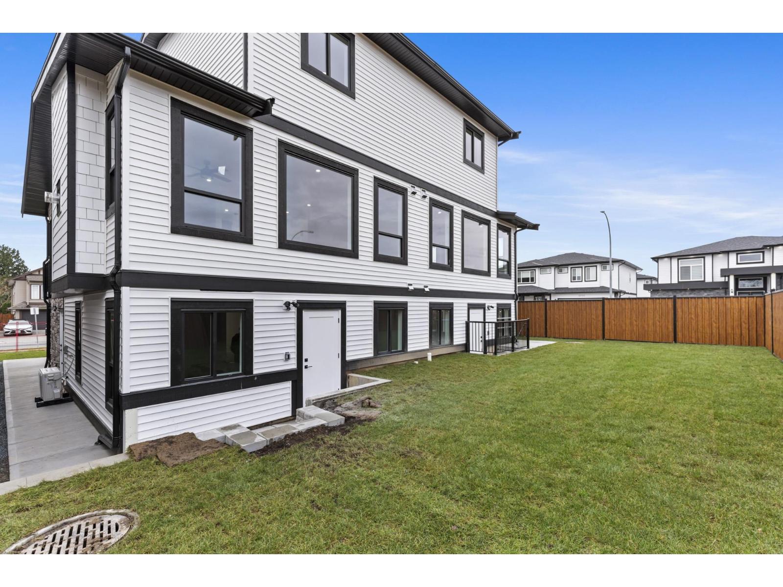 8588 Dunbar Way, Mission, British Columbia  V4S 0A7 - Photo 3 - R3073249